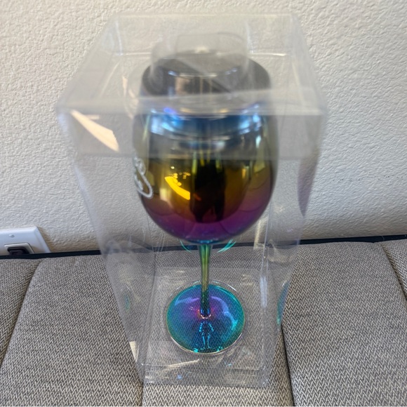 Welcome to Fabulous Las Vegas Nevada Colored Wine Glass - Picture 7 of 15